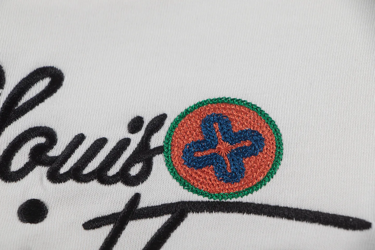 🅿️170 louis vuitto*2026 latest short-sleeved T-shirt patch embroidery Material: high version 300g double yarn combed cotton Size: S M L XL Color: black and white Style number: W2636